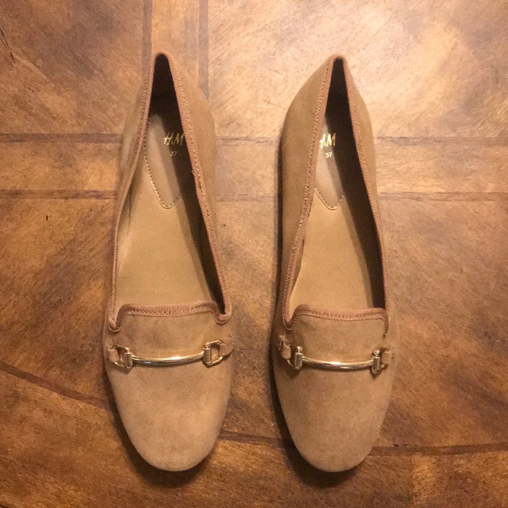 Never worn H&M tan loafers